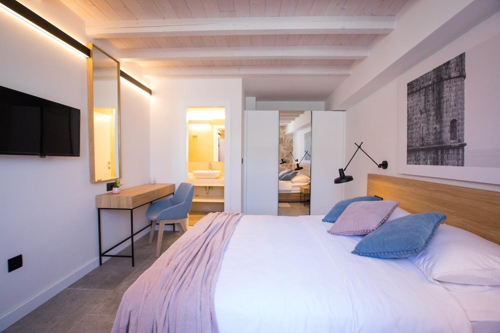 Bova Luxury Rooms 4/36