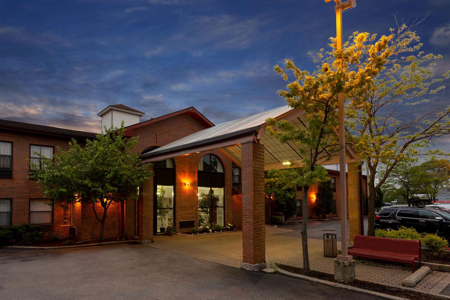 Howard Johnson By Wyndham Waukegan Great Lakes 2/23