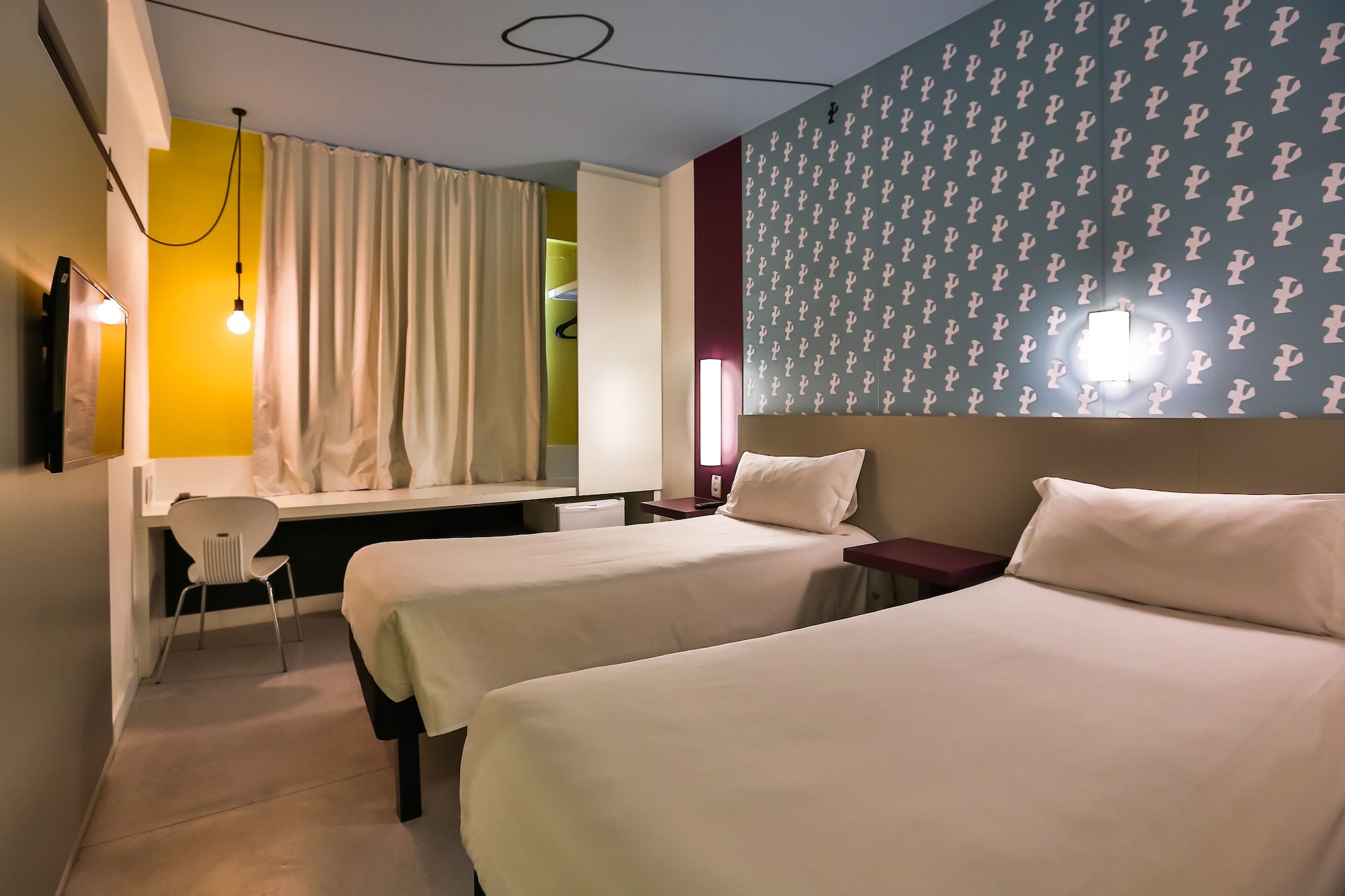 SUPERIOR, TWIN BEDS