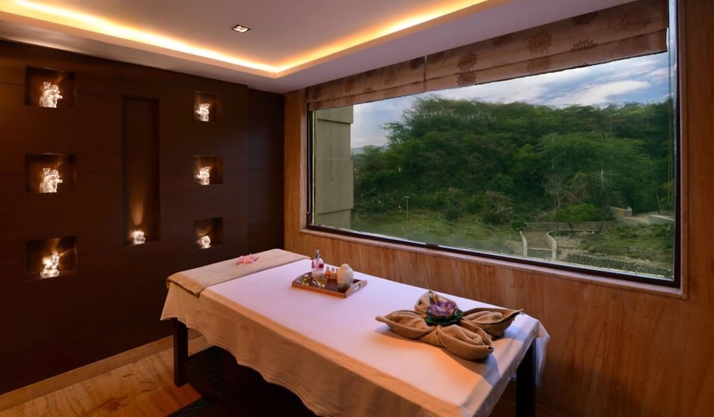 Golden Tulip Chandigarh Panchkula 12/29