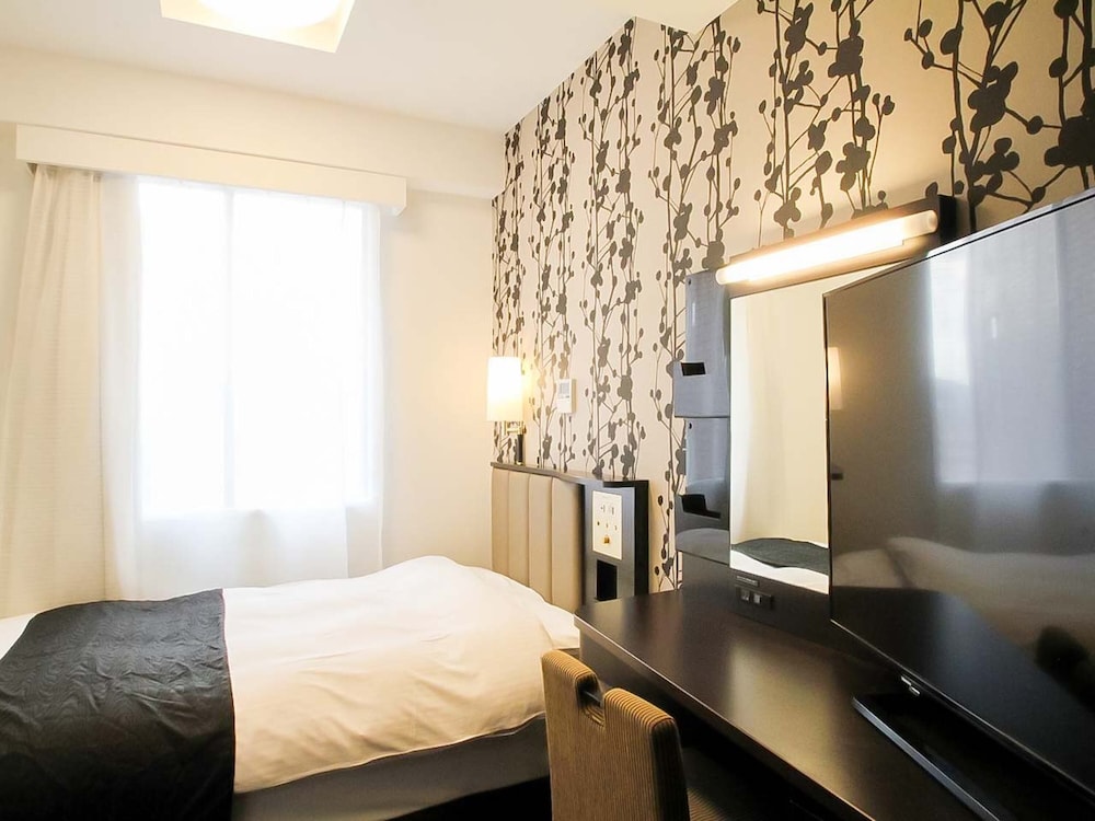 ROOM, SINGLE