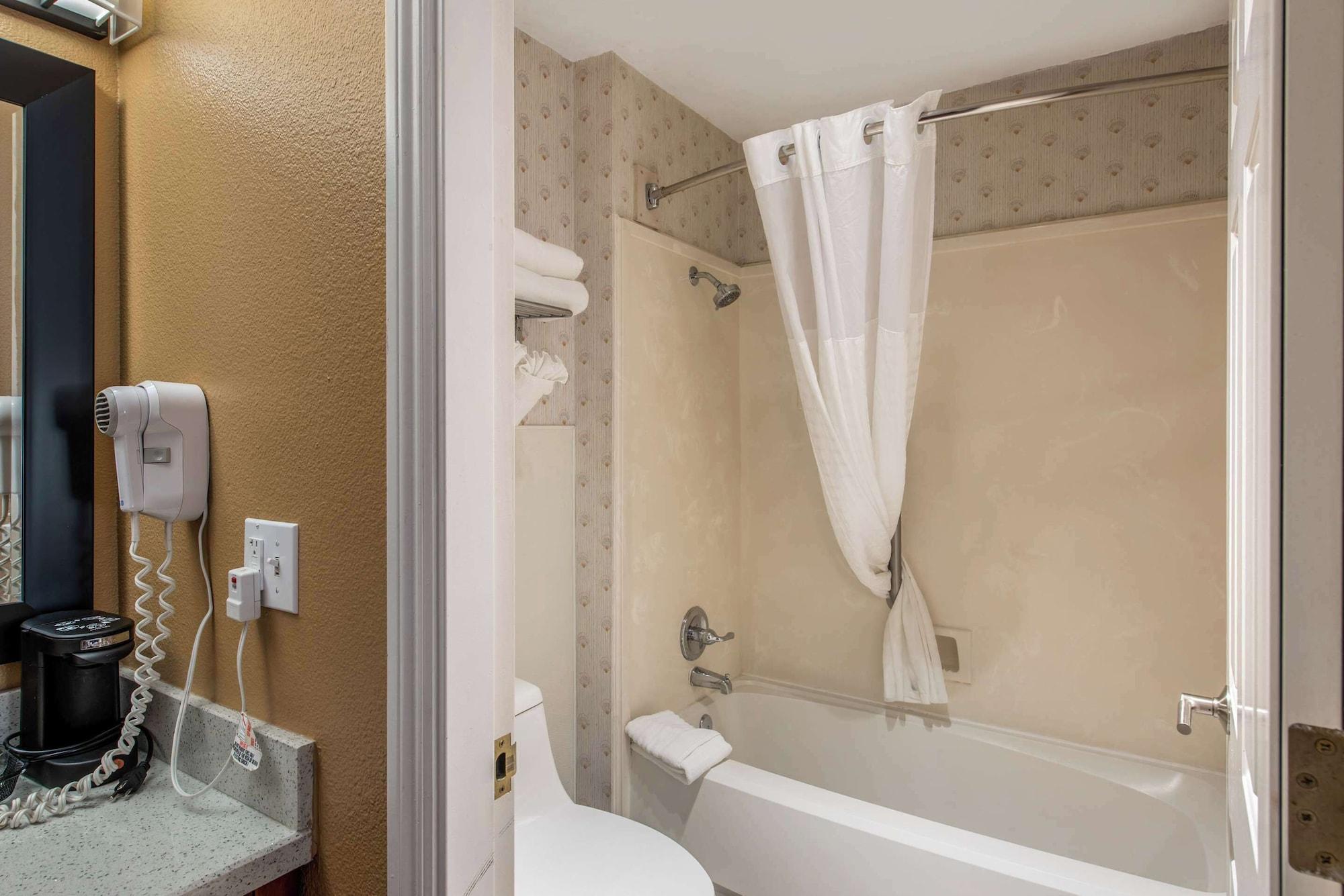 Deluxe, Multiple Beds، Comfort Inn Mount Shasta Area 8/8