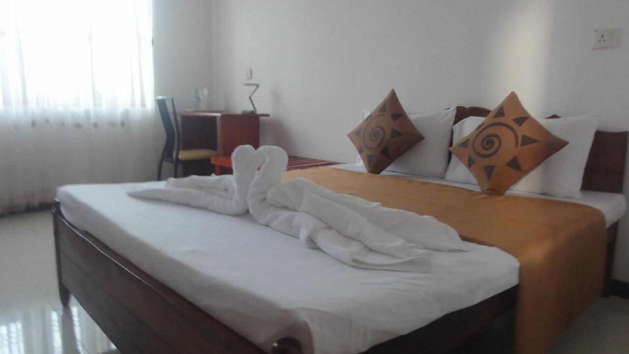 DELUXE, QUEEN BED, CITY VIEW
