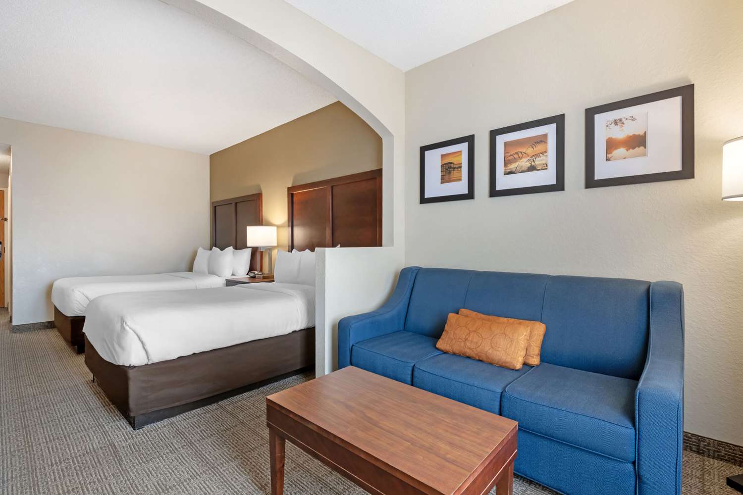 SUITE, 2 DOUBLE BEDS