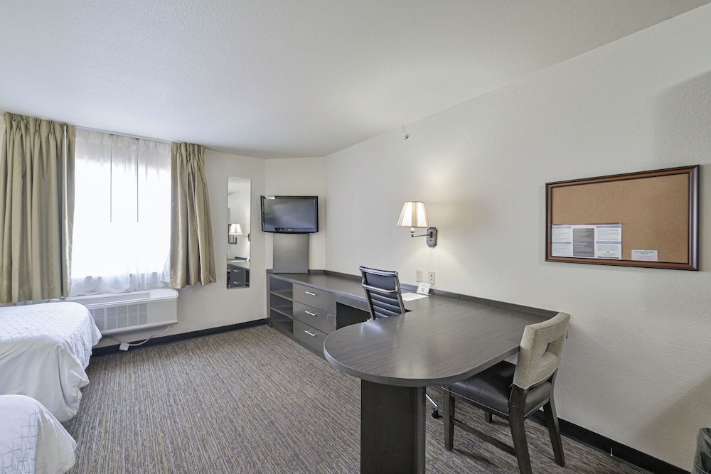 Candlewood Suites Tulsa 26/54