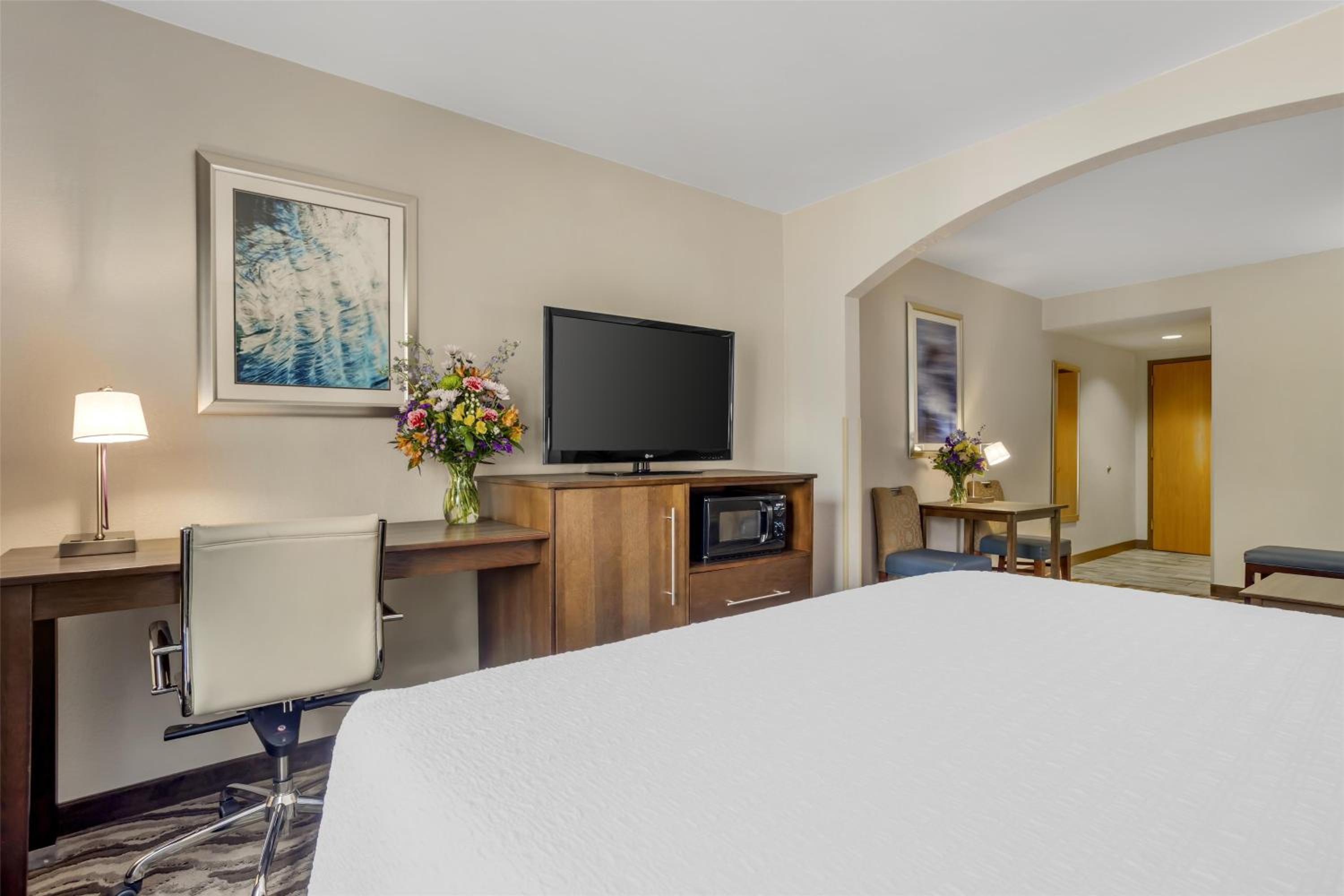جناح بسرير كينج بإطلالة على النهر، Best Western Plus River Escape Inn & Suites 6/8