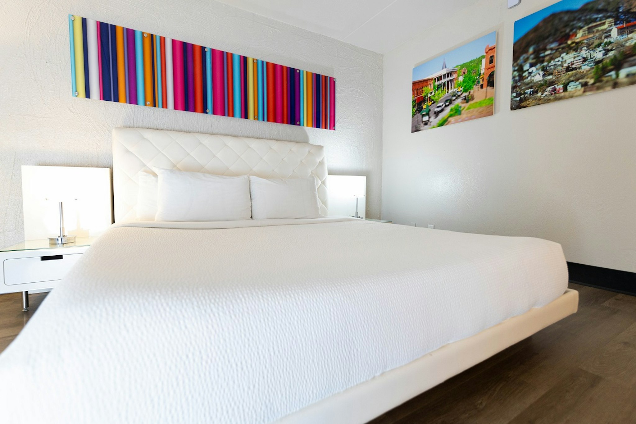 DELUXE, KING BED