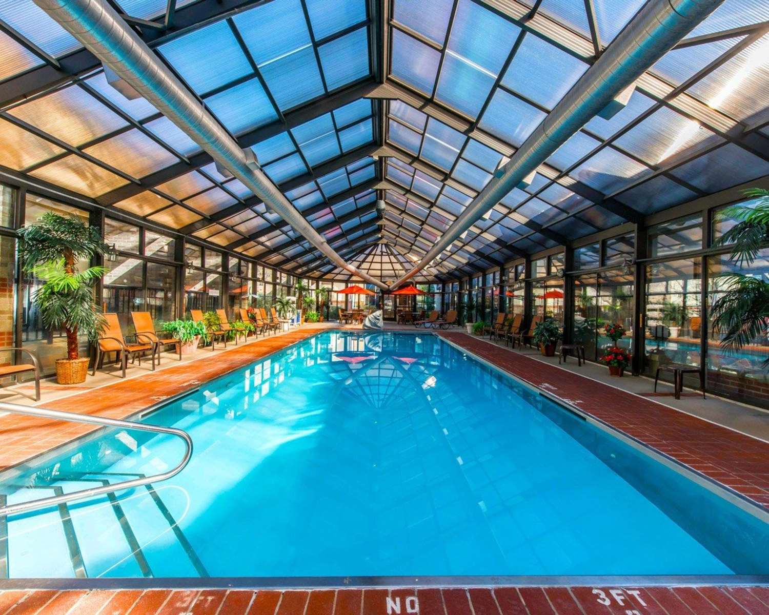Comfort Inn & Suites Erie - Splash Harbor Indoor Waterpark 31/55