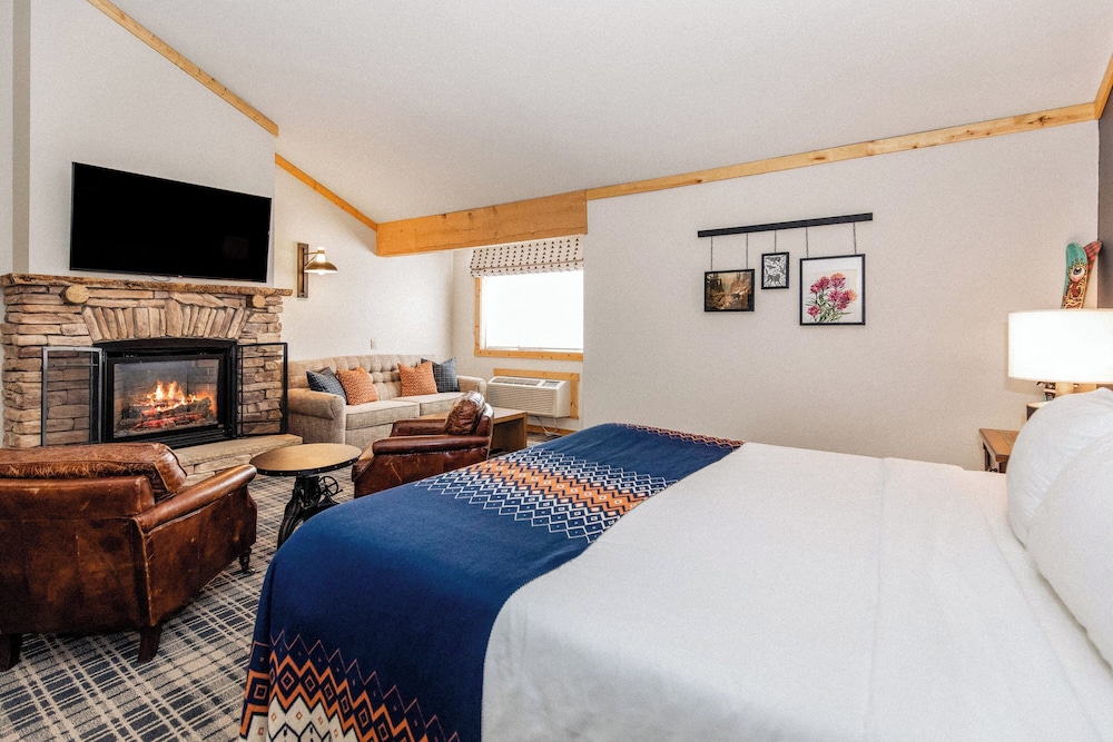 Deluxe, Suite, King Bed, Sofa
