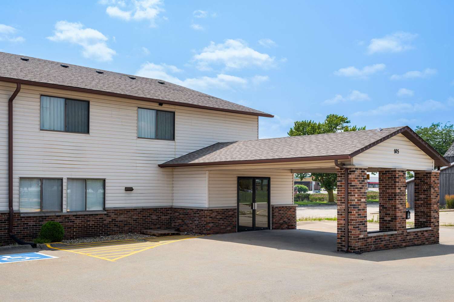 Super 8 by Wyndham Dyersville near Field of Dreams 34/36