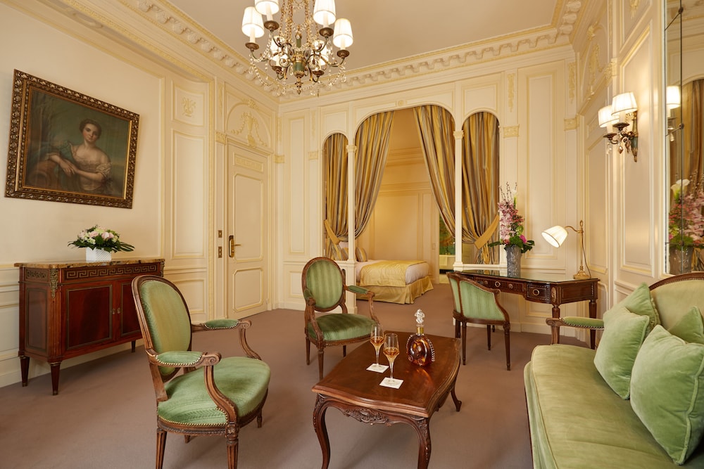 HOTEL RAPHAEL 54/80