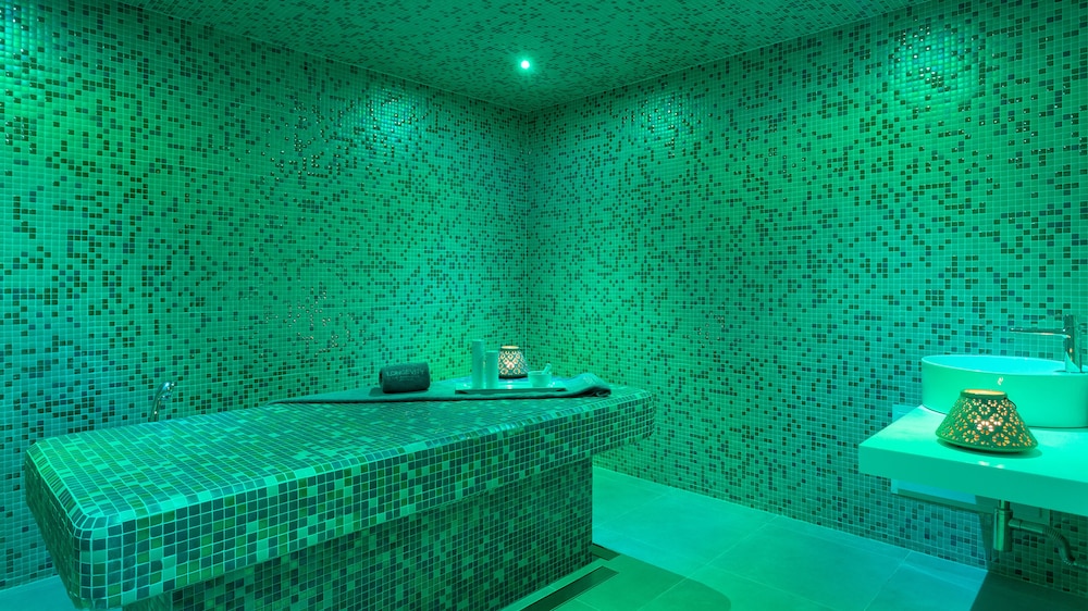 Longevity Health & Wellness Hotel 40/67