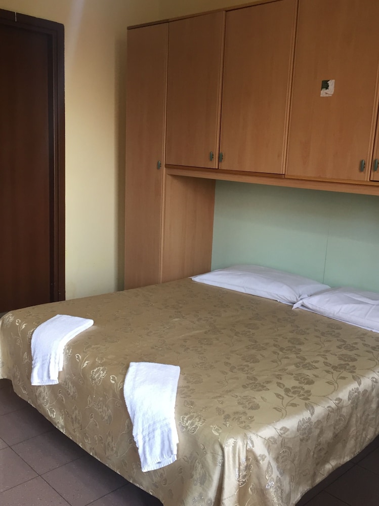 Emmy Hotel 13/32