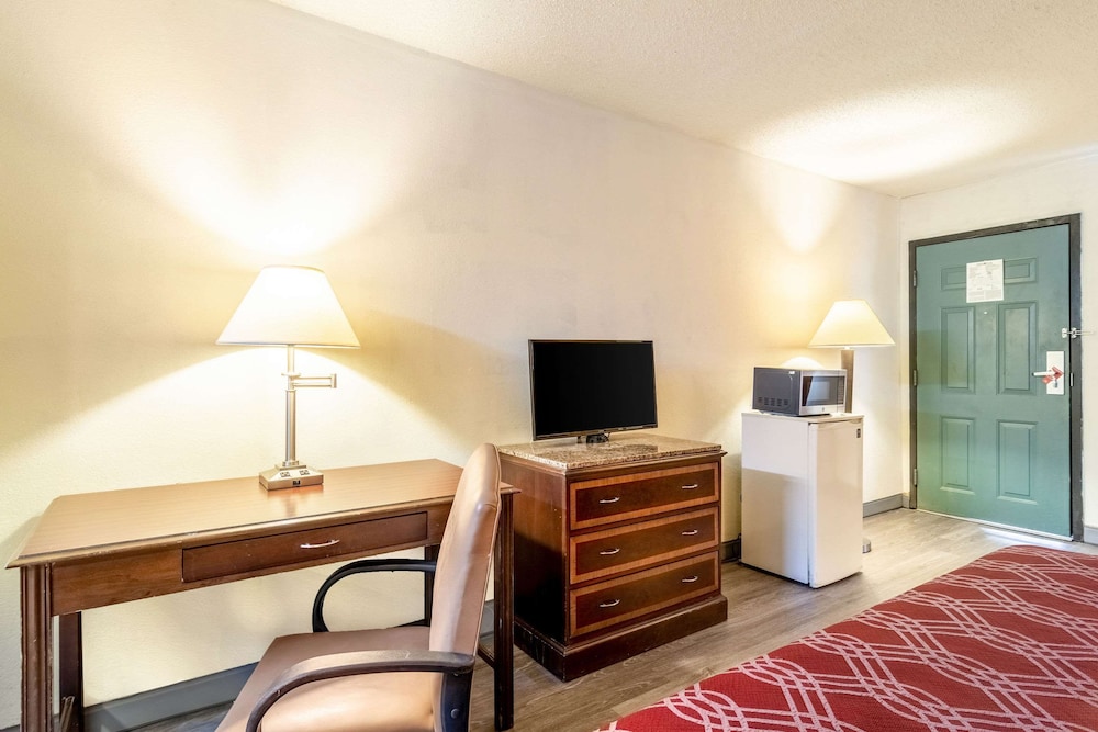 Econo Lodge Acworth East 43/53