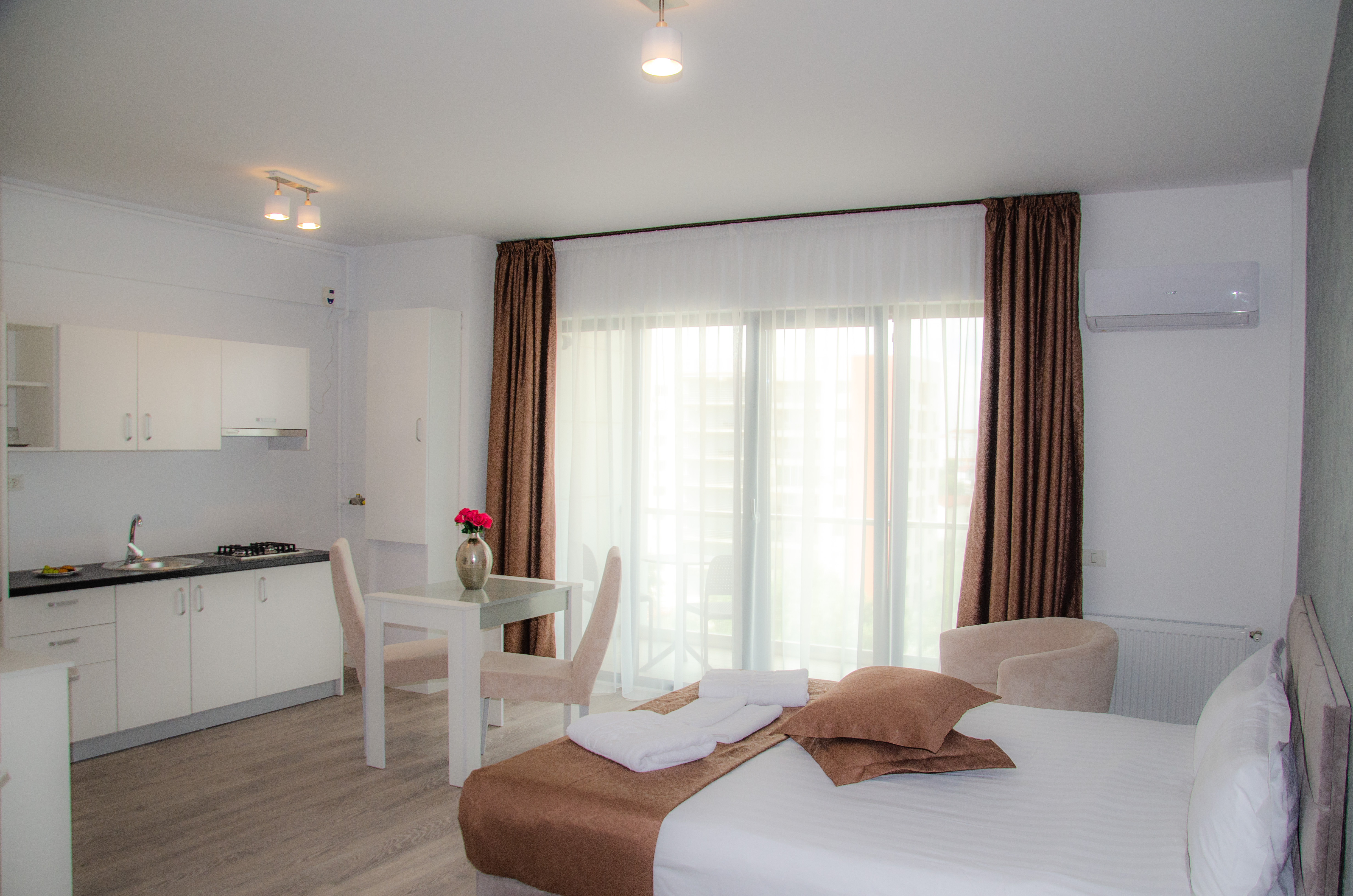 استوديو بسرير كينج بشرفة، Miramare Residence 6/10