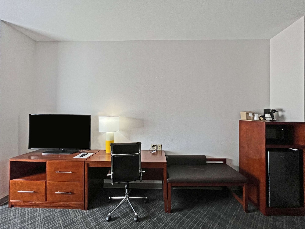 Comfort Suites Jackson Cape Girardeau 55/63