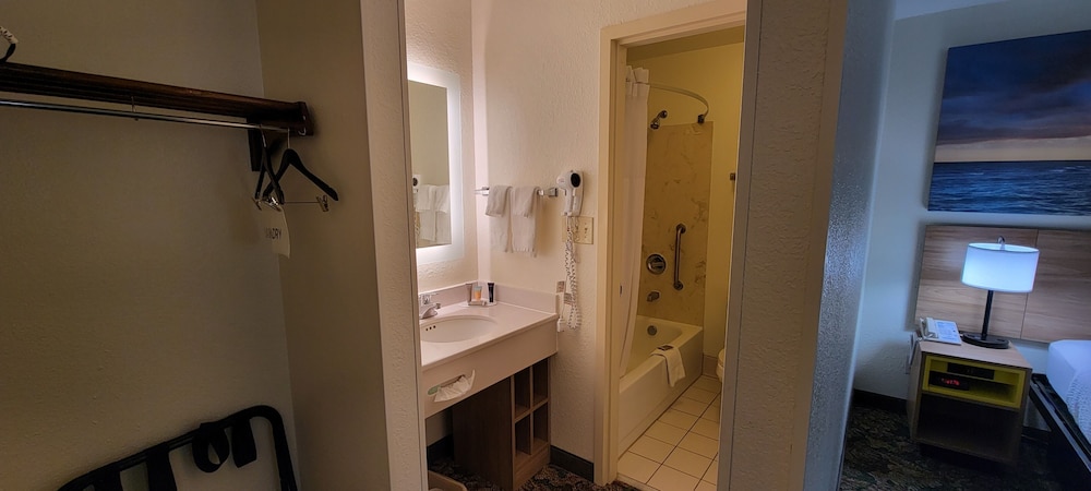 Hotel Carolina a Days Inn by Wyndham 17/35