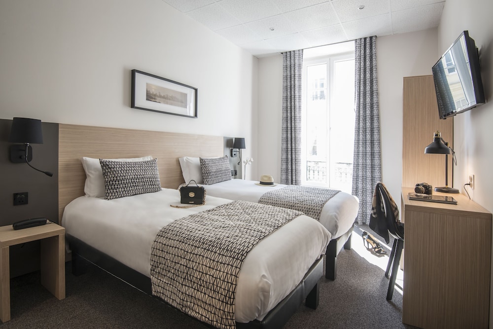 ROOM, TWIN BEDS