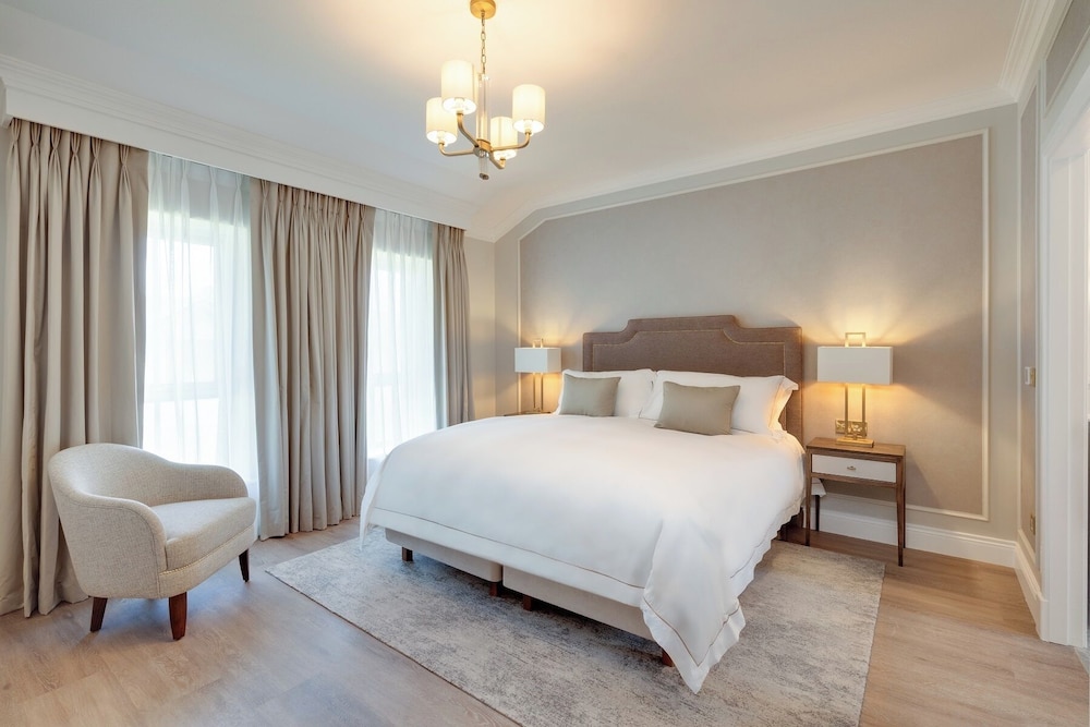 Lodge, King Bed, Main Building