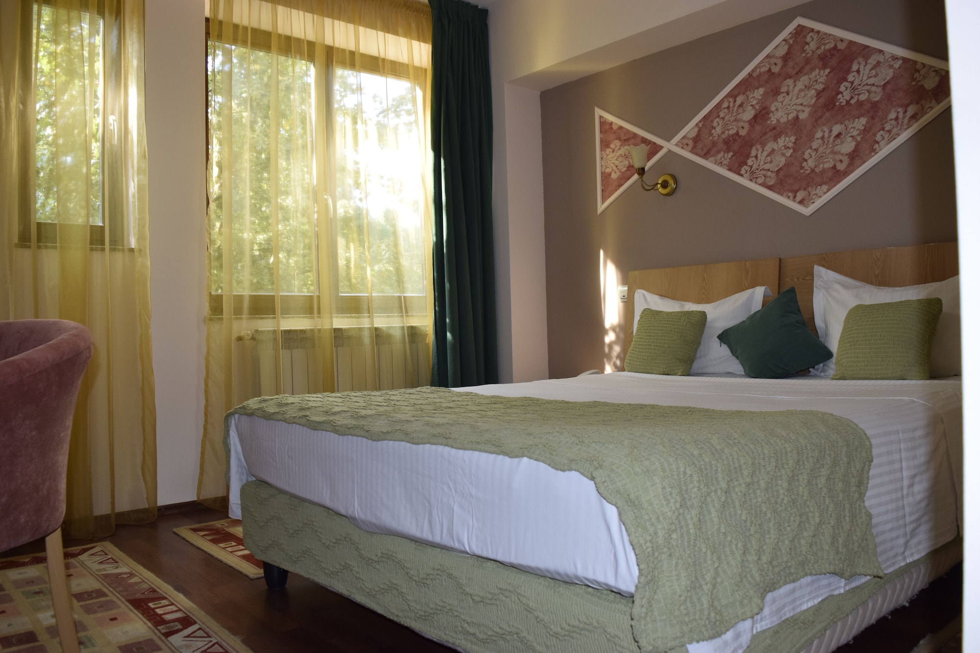 STANDARD, QUEEN BED