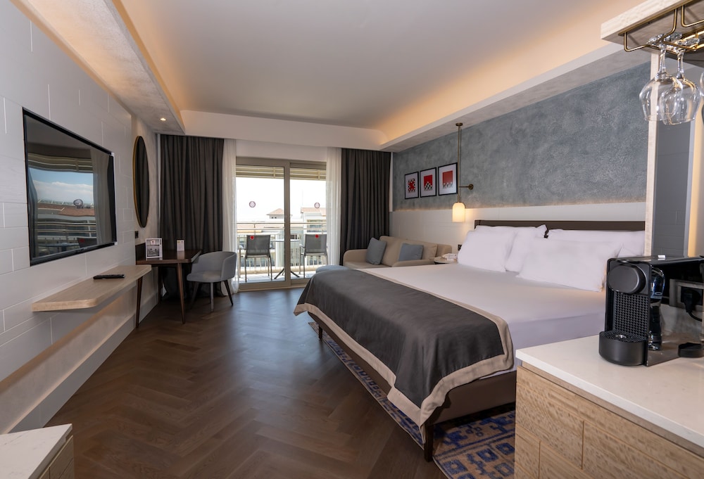 Lara Barut Collection 19/80