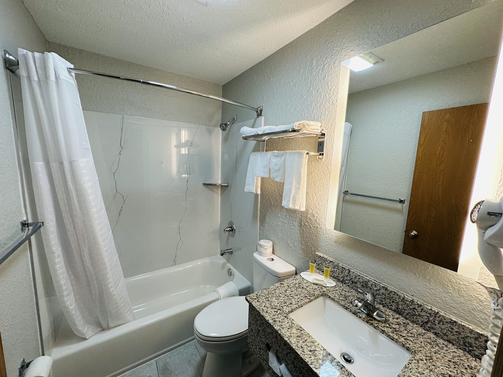 Super 8 by Wyndham Elizabethtown 58/61