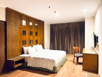 Executive, King Bed