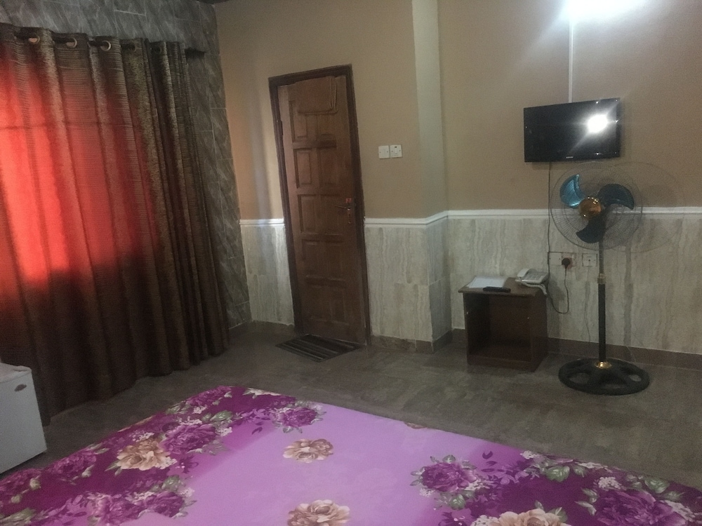 Lekki Central Hotel 14/21