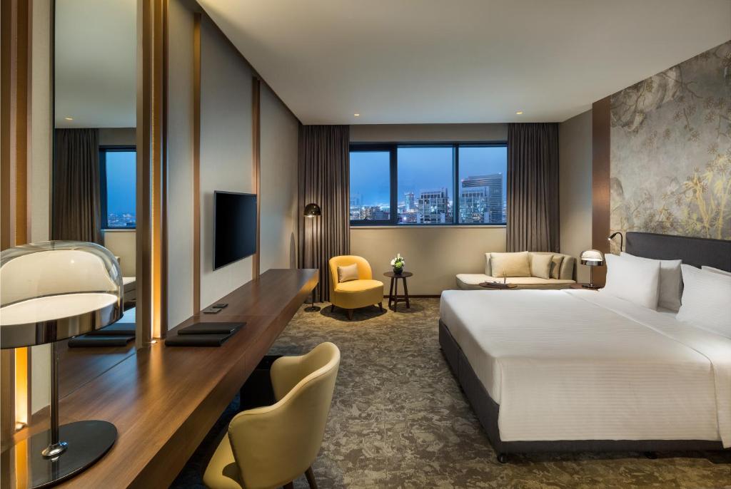 Sky, Deluxe, Single, King Bed