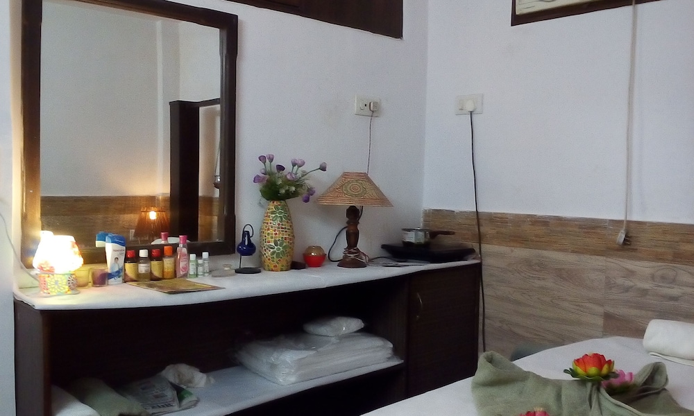 Hotel Ganesha Inn 47/50