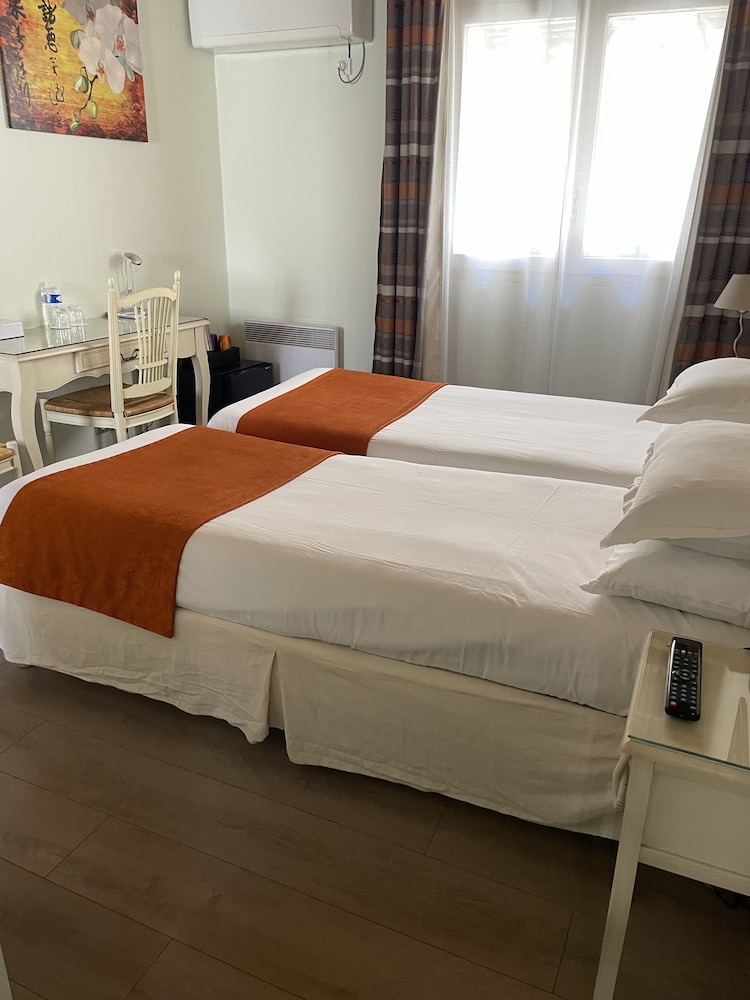 CLASSIC, TWIN BEDS