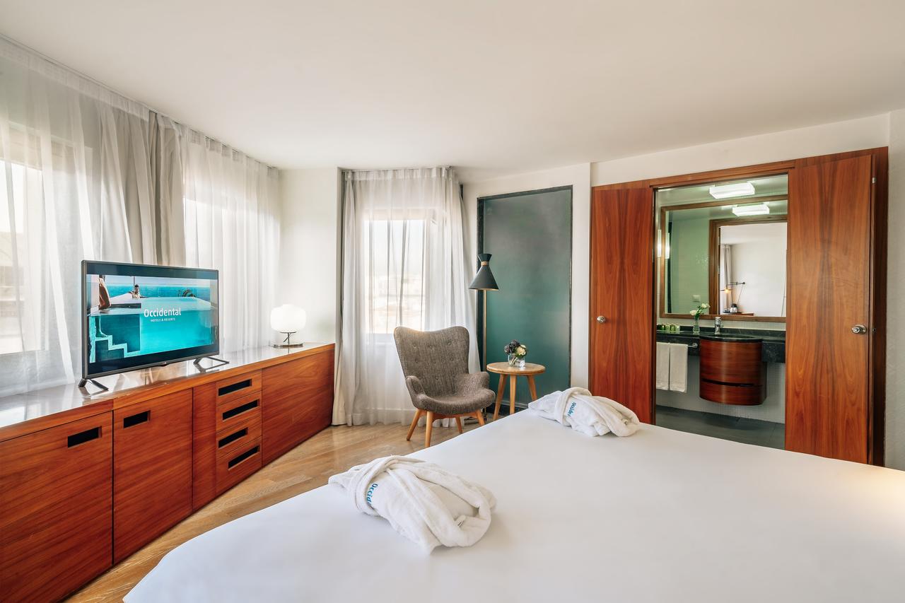Deluxe, Double Bed