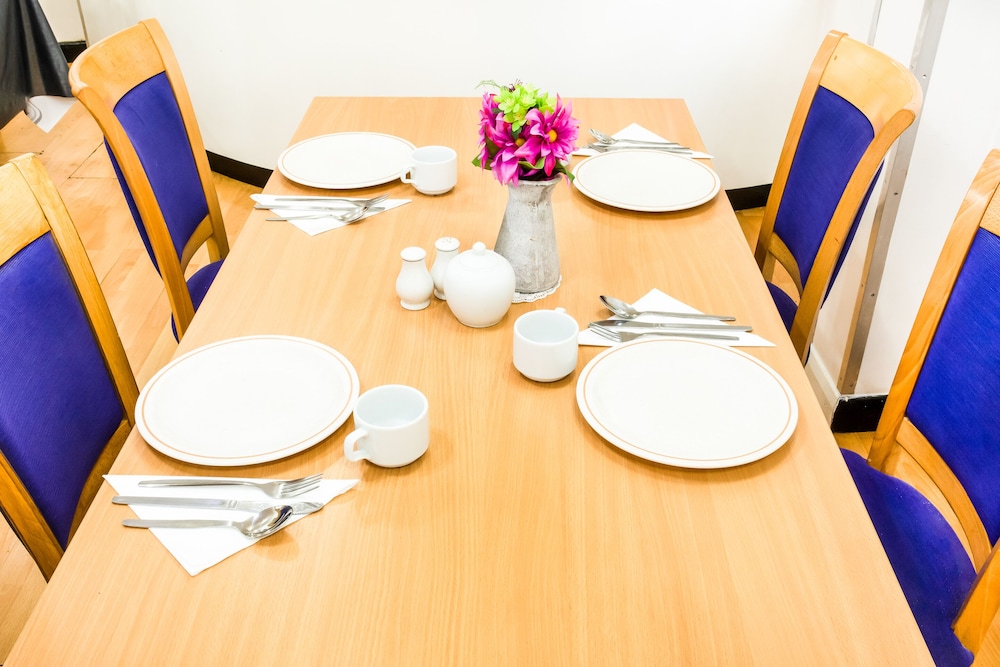 OYO Townhouse New England, London Victoria 23/33