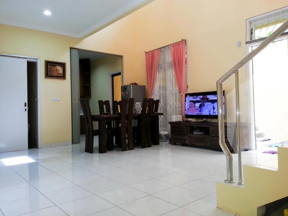 Cendana Mulia Hostel 10/20