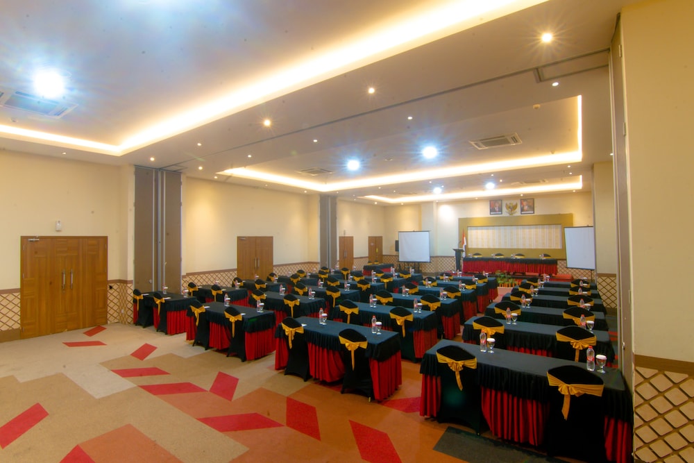 Front One Hotel Purwodadi 57/72