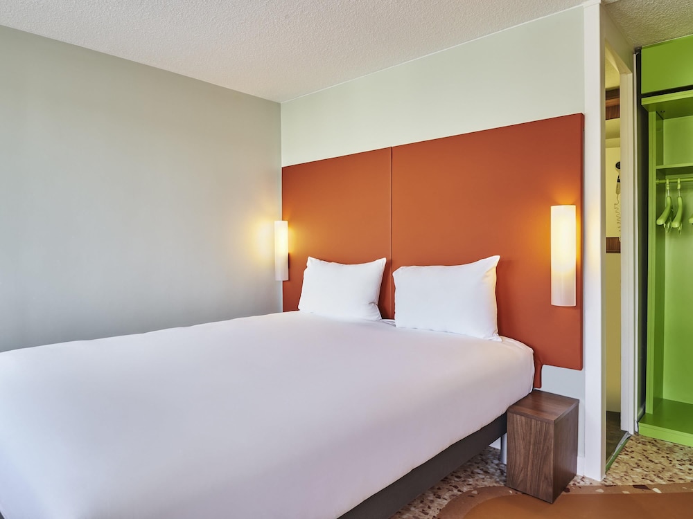 Pop, Double Bed