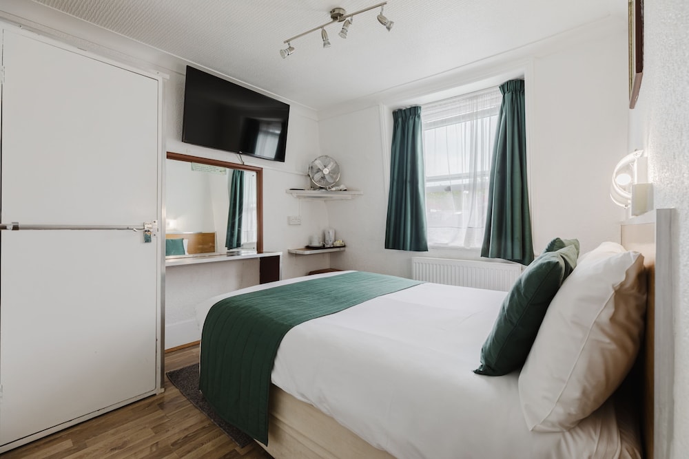 Falcon Hotel 31/50