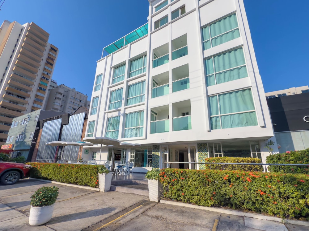 Coral Reef Hotel 2/58