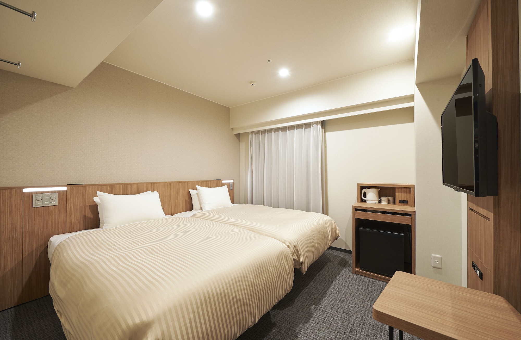 ROOM, TWIN BEDS