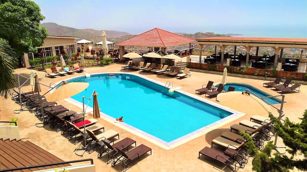 The Country Lodge Complex 3/35