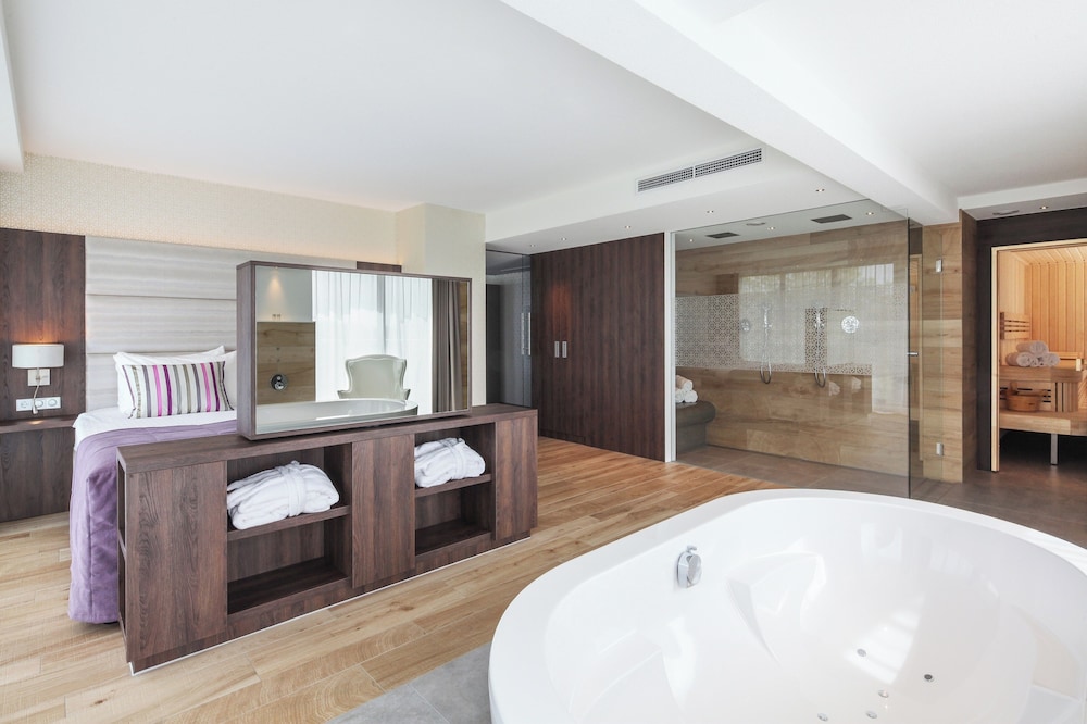 Wellness, Suite, King Bed, Sauna
