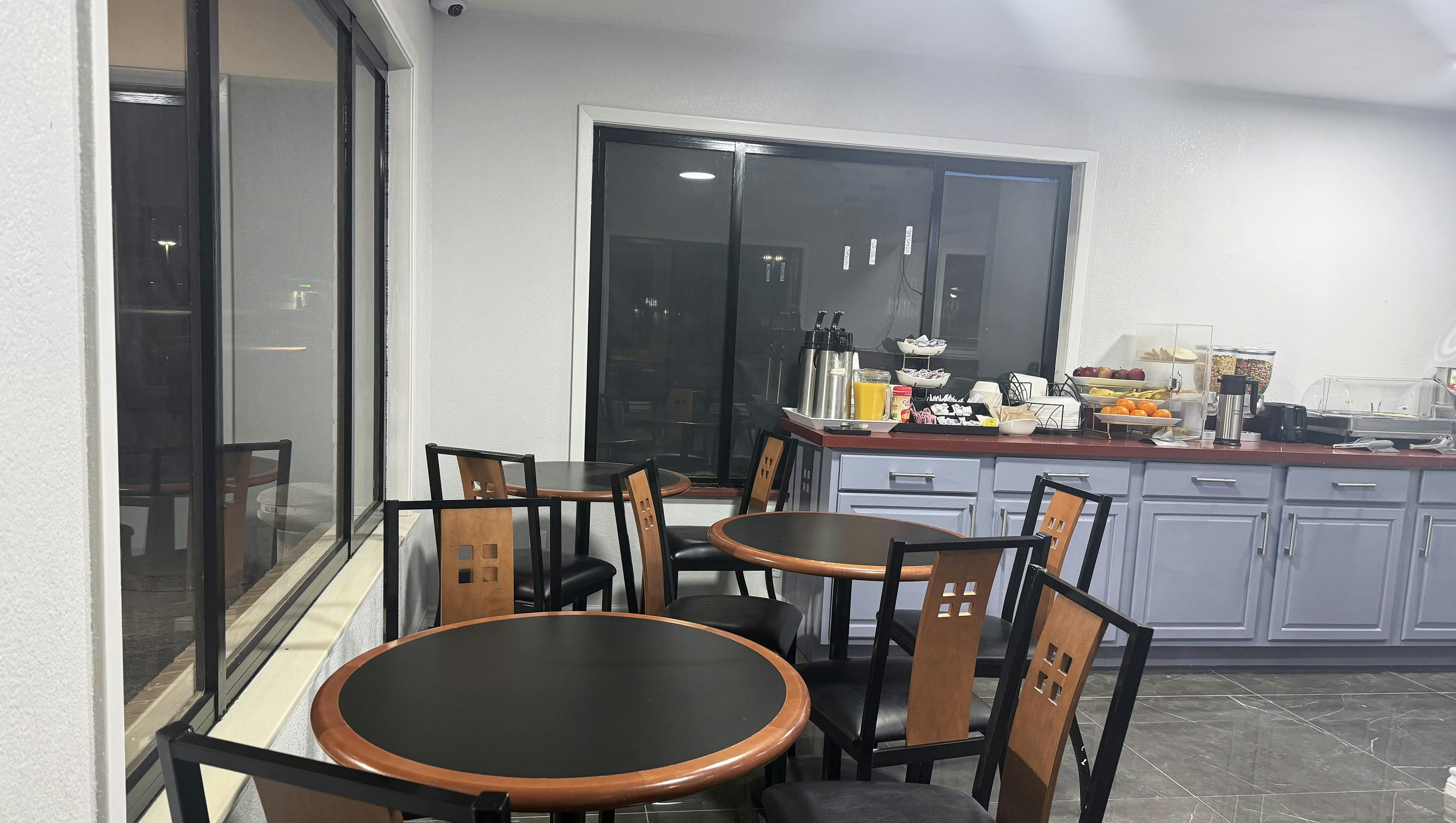 Xecutive Inn and Suites 27/37