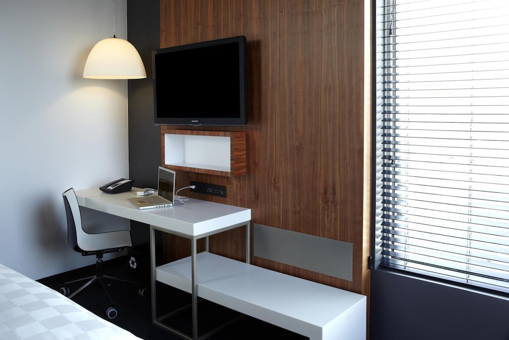 Alt Hotel Toronto Airport 40/40