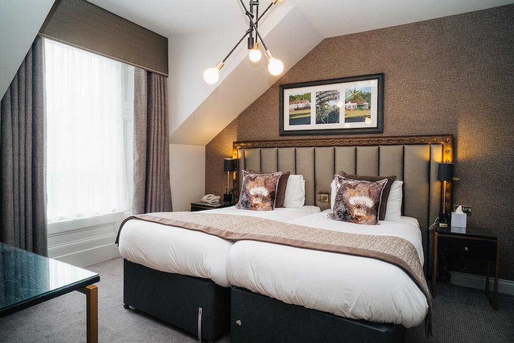 Number 10 Hotel 21/42