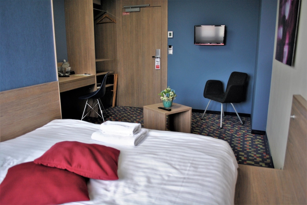 Kongres Hotel Roca 11/76