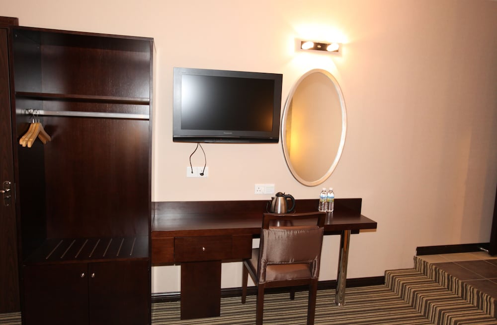 1 City Hotel 24/27