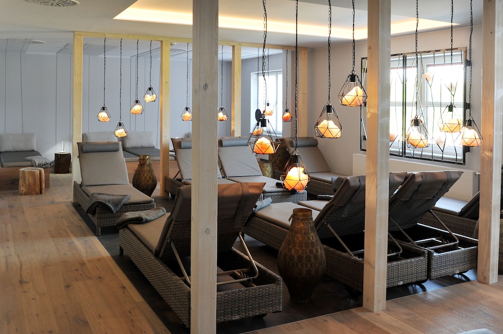 Bernstein Acamed Resort 27/39
