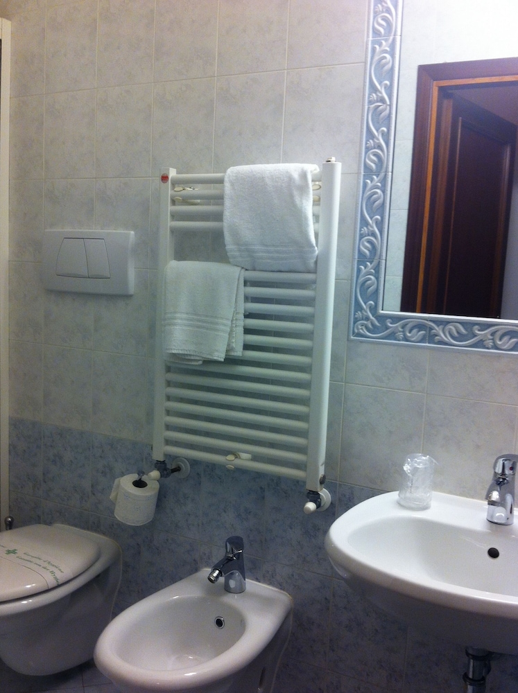 HOTEL LEOPOLDA 48/50