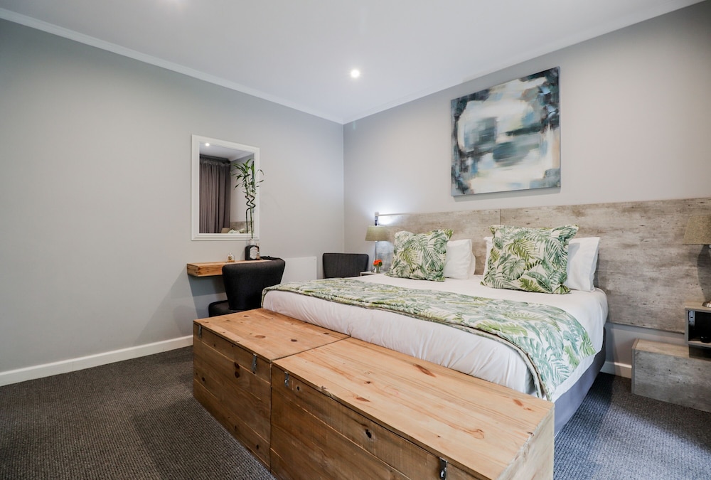 The Greens Guest House 7/26