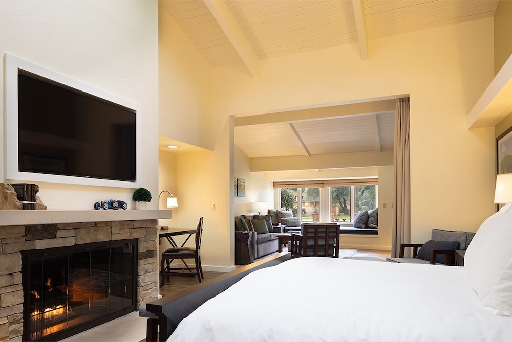 Deluxe, Suite, Bungalow, King Bed